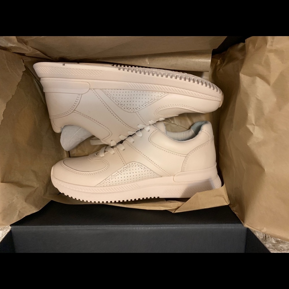 NWB Everlane Treads in Pink
